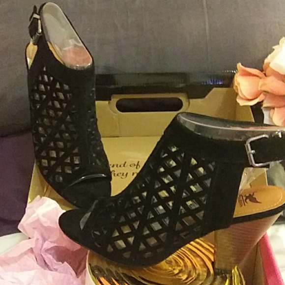 Shiekh Focus On Black Velvet Sandals - Picture 3 of 7